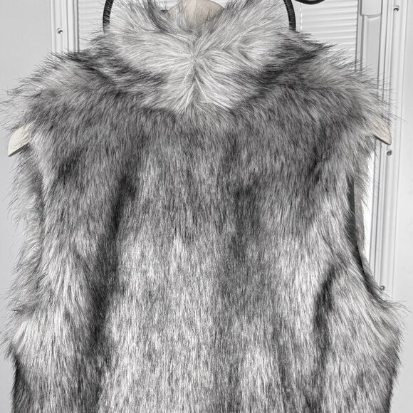 Fabulous-Furs Donna Salyers Silver Faux Fur Hook Vest (XS) - Picture 3 of 5